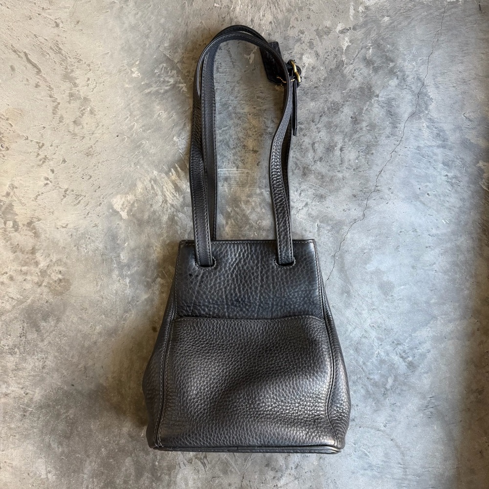 Coach great condition black pebbled leather bucket bag vintage